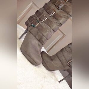 Michael Antonio Gray Swede Heeled With Buckles Boots